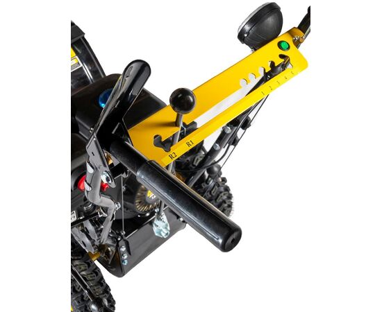  Снегоуборщик Huter SGC 4800E. 