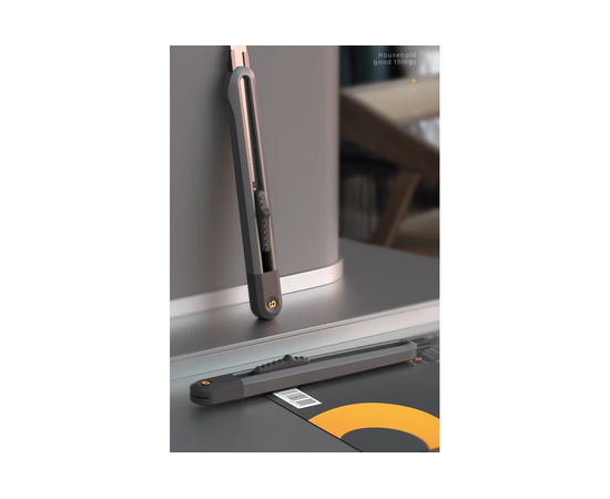  Технический нож Deli Home Series Black HT4009 ширина лезвия 9мм, эксклюзивный дизайн, корпус из высококачественного софттач пластика 